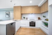 Freehold 4 beds 4 baths home with garage, close to shops, Albany Mall, schools, motorway access, 0.3 km to Oteha Valley School, 1 km to Northcross Intermediate, 3.3 km to Long Bay College, 4 Rengarenga Rise, Albany, Auckland
