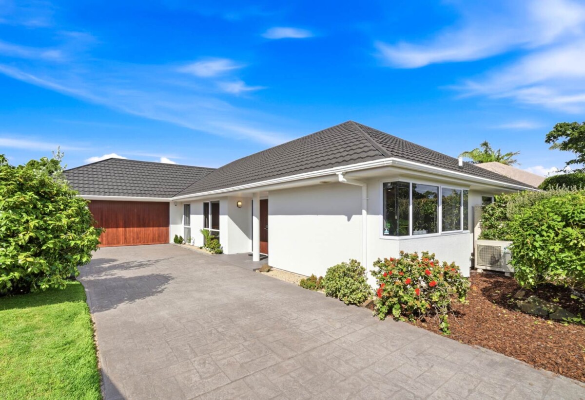 4 beds 2 baths house with double garage on 644m2 section, close to schools, Hobsonville Centre, Westgate Mall, motorway access, 0.3 km to Hobsonville School, 1.8 km to Hobsonville Point Secondary School, 22 Suncrest Drive, West Harbour, Auckland