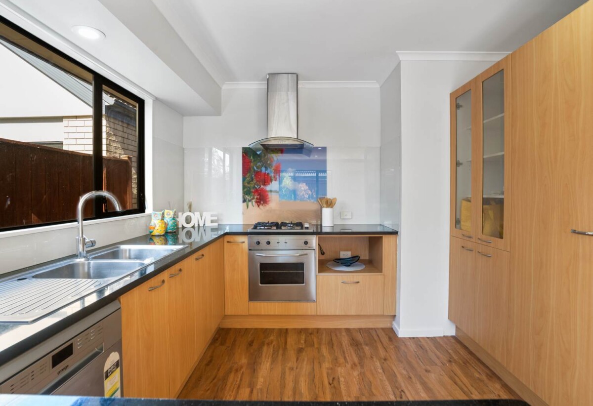 Botany Downs Secondary College zone, 4 beds 3 baths house with double garage on 294m2 section, 0.6 km to Botany Downs Secondary College, 1.5 km to Willowbank School (Howick), 8 Leixlep Lane, East Tamaki, Auckland