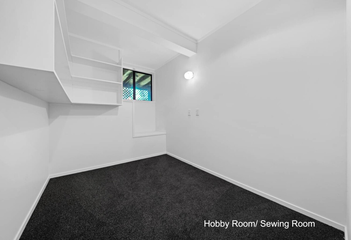 3 beds 2 baths house, 3 beds main home upstairs, 1 rumpus room 1 bath 1 sewing or hobby room 1 large storage room (previously a garage). downstairs, 0.2 km to Pakuranga Intermediate, 0.4 km to Pakuranga Heights School, 0.9 km to Edgewater College, Lot 1/22 Elizabeth Street, Pakuranga Heights, Auckland