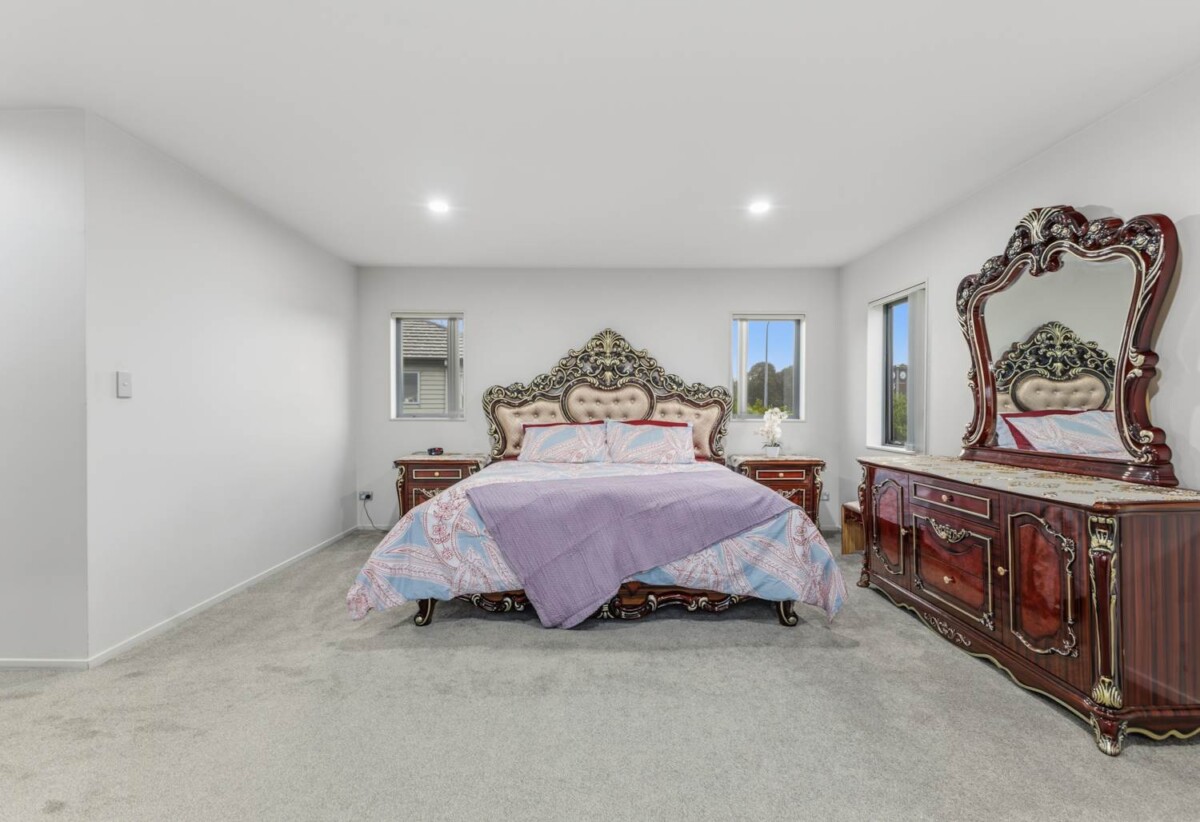 In Established Karaka Lakes community, 4 beds 2.5 baths house with double garage on 576m2 section, close to schools, shops, motorway access, 0.7 km to Hingaia Peninsula School, 1.1 km to Rosehill Intermediate, 1.2 km to Rosehill College, 41 Pickaberry Avenue, Karaka, Auckland