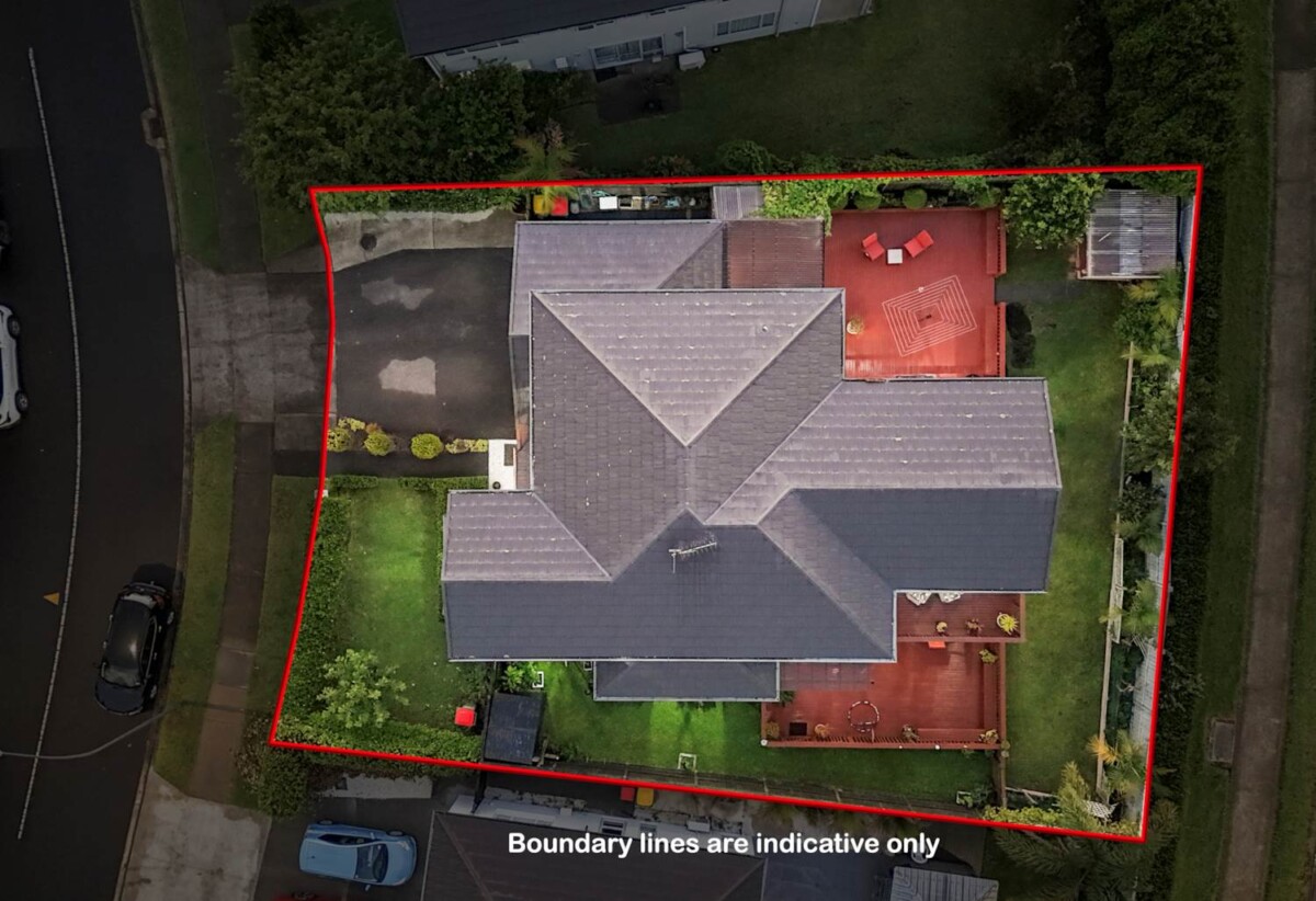 In Established Karaka Lakes community, 4 beds 2.5 baths house with double garage on 576m2 section, close to schools, shops, motorway access, 0.7 km to Hingaia Peninsula School, 1.1 km to Rosehill Intermediate, 1.2 km to Rosehill College, 41 Pickaberry Avenue, Karaka, Auckland