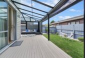 Mt Roskill Grammar school zone, 5 beds 3.5 baths house with double garage on 410m2 section, minutes to schools, shops, motorway access, 0.5 km to Hay Park School and Waikowhai Intermediate, 1.2 km to Mt Roskill Grammar, 84A Oakdale Road, Hillsborough, Auckland