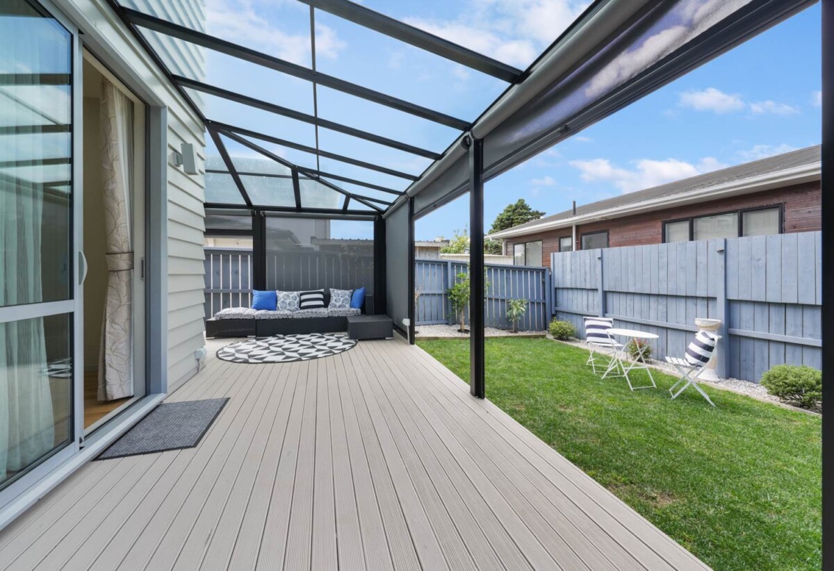 Mt Roskill Grammar school zone, 5 beds 3.5 baths house with double garage on 410m2 section, minutes to schools, shops, motorway access, 0.5 km to Hay Park School and Waikowhai Intermediate, 1.2 km to Mt Roskill Grammar, 84A Oakdale Road, Hillsborough, Auckland