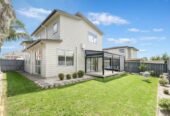 Mt Roskill Grammar school zone, 5 beds 3.5 baths house with double garage on 410m2 section, minutes to schools, shops, motorway access, 0.5 km to Hay Park School and Waikowhai Intermediate, 1.2 km to Mt Roskill Grammar, 84A Oakdale Road, Hillsborough, Auckland