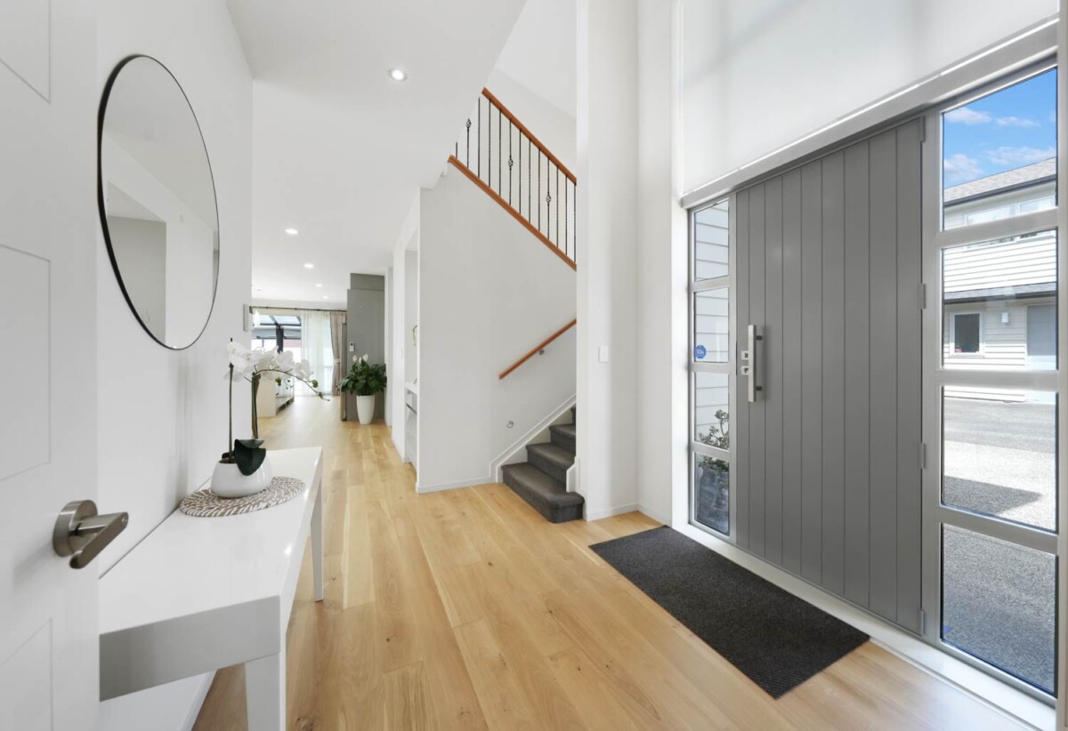 Mt Roskill Grammar school zone, 5 beds 3.5 baths house with double garage on 410m2 section, minutes to schools, shops, motorway access, 0.5 km to Hay Park School and Waikowhai Intermediate, 1.2 km to Mt Roskill Grammar, 84A Oakdale Road, Hillsborough, Auckland