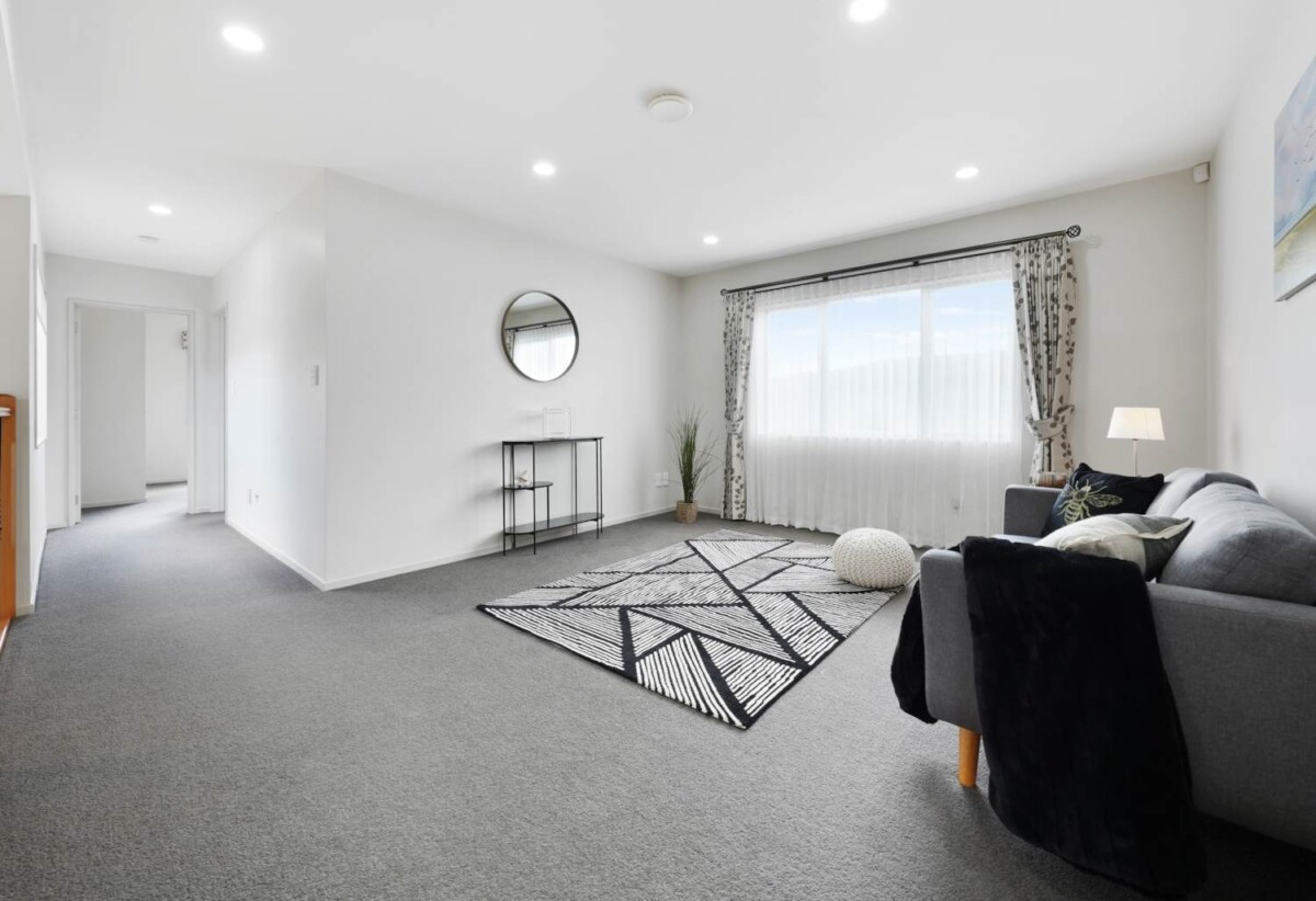 Mt Roskill Grammar school zone, 5 beds 3.5 baths house with double garage on 410m2 section, minutes to schools, shops, motorway access, 0.5 km to Hay Park School and Waikowhai Intermediate, 1.2 km to Mt Roskill Grammar, 84A Oakdale Road, Hillsborough, Auckland