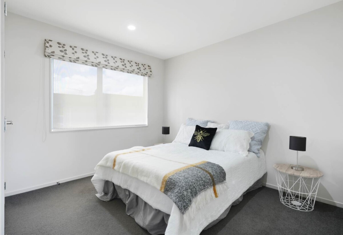 Mt Roskill Grammar school zone, 5 beds 3.5 baths house with double garage on 410m2 section, minutes to schools, shops, motorway access, 0.5 km to Hay Park School and Waikowhai Intermediate, 1.2 km to Mt Roskill Grammar, 84A Oakdale Road, Hillsborough, Auckland