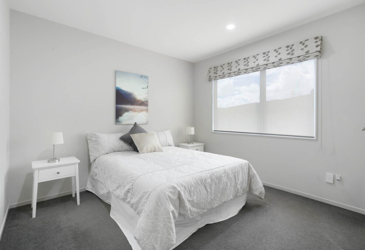 Mt Roskill Grammar school zone, 5 beds 3.5 baths house with double garage on 410m2 section, minutes to schools, shops, motorway access, 0.5 km to Hay Park School and Waikowhai Intermediate, 1.2 km to Mt Roskill Grammar, 84A Oakdale Road, Hillsborough, Auckland