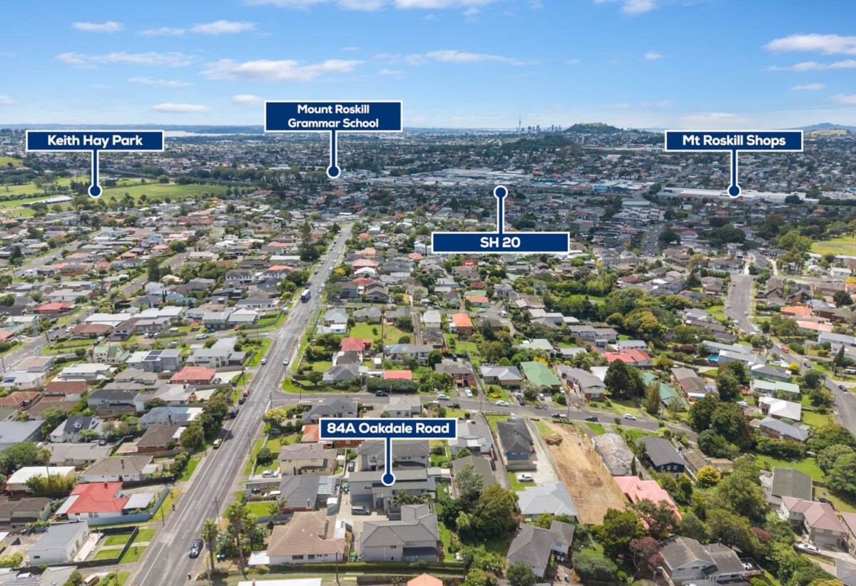 Mt Roskill Grammar school zone, 5 beds 3.5 baths house with double garage on 410m2 section, minutes to schools, shops, motorway access, 0.5 km to Hay Park School and Waikowhai Intermediate, 1.2 km to Mt Roskill Grammar, 84A Oakdale Road, Hillsborough, Auckland