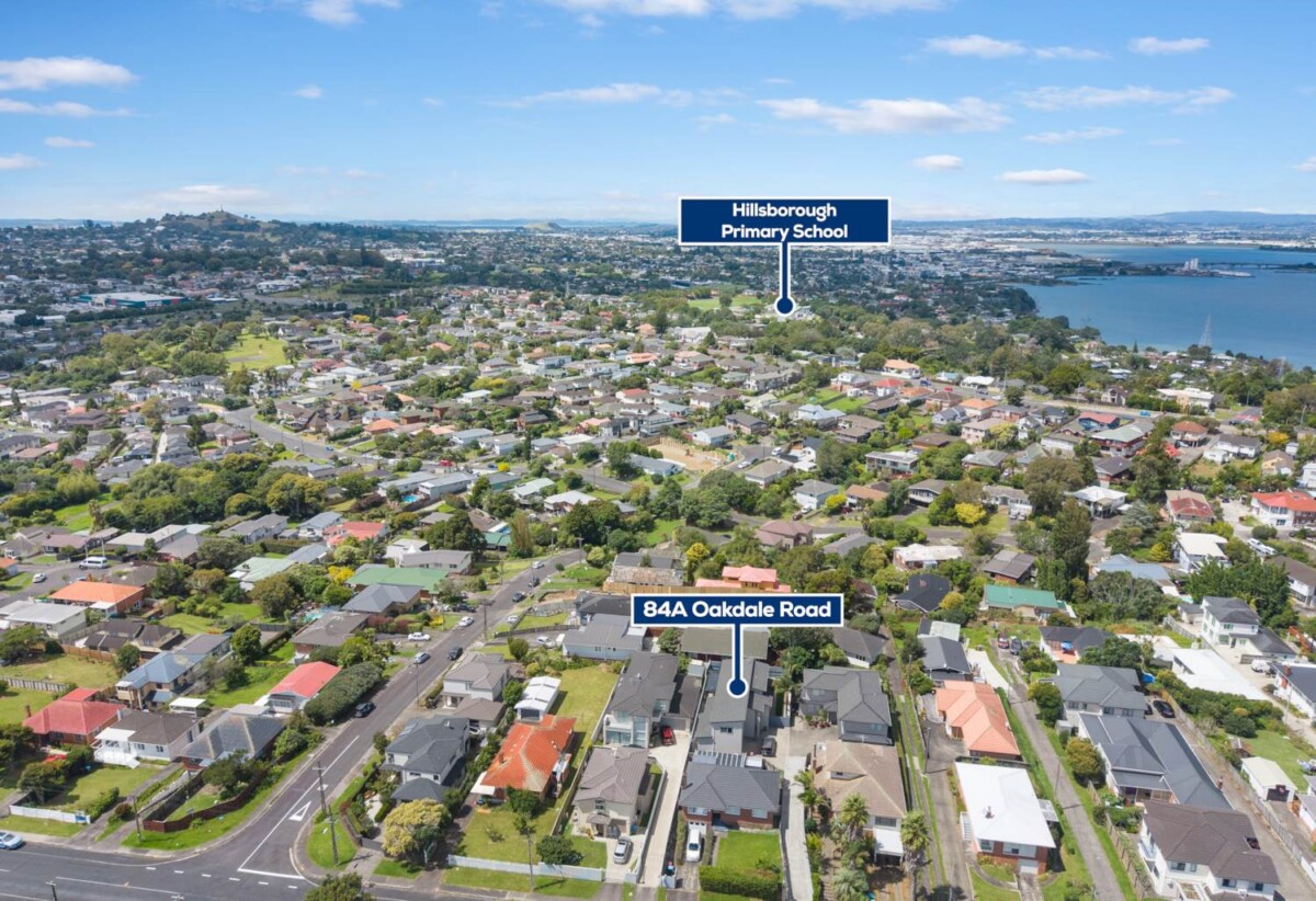 Mt Roskill Grammar school zone, 5 beds 3.5 baths house with double garage on 410m2 section, minutes to schools, shops, motorway access, 0.5 km to Hay Park School and Waikowhai Intermediate, 1.2 km to Mt Roskill Grammar, 84A Oakdale Road, Hillsborough, Auckland