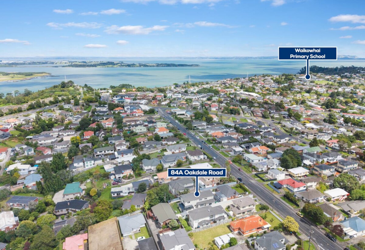 Mt Roskill Grammar school zone, 5 beds 3.5 baths house with double garage on 410m2 section, minutes to schools, shops, motorway access, 0.5 km to Hay Park School and Waikowhai Intermediate, 1.2 km to Mt Roskill Grammar, 84A Oakdale Road, Hillsborough, Auckland