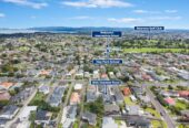Mt Roskill Grammar school zone, 5 beds 3.5 baths house with double garage on 410m2 section, minutes to schools, shops, motorway access, 0.5 km to Hay Park School and Waikowhai Intermediate, 1.2 km to Mt Roskill Grammar, 84A Oakdale Road, Hillsborough, Auckland