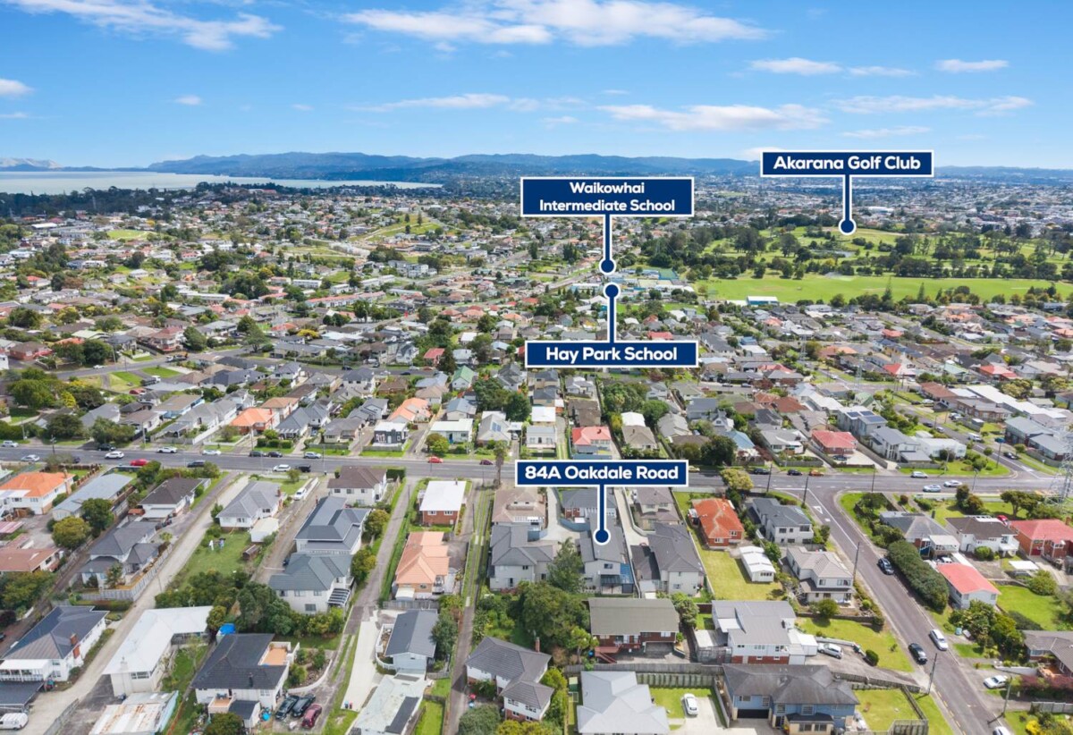 Mt Roskill Grammar school zone, 5 beds 3.5 baths house with double garage on 410m2 section, minutes to schools, shops, motorway access, 0.5 km to Hay Park School and Waikowhai Intermediate, 1.2 km to Mt Roskill Grammar, 84A Oakdale Road, Hillsborough, Auckland