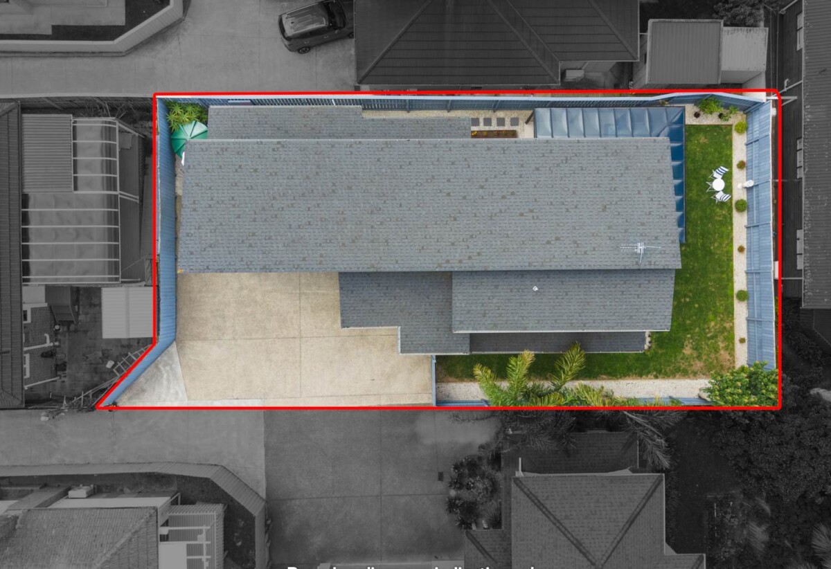 Mt Roskill Grammar school zone, 5 beds 3.5 baths house with double garage on 410m2 section, minutes to schools, shops, motorway access, 0.5 km to Hay Park School and Waikowhai Intermediate, 1.2 km to Mt Roskill Grammar, 84A Oakdale Road, Hillsborough, Auckland
