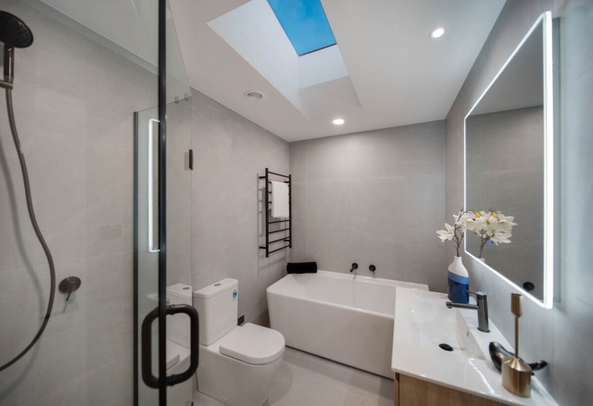 10-Year Master Build Guarantee , 4 beds 3 baths house with garage, bathrooms with underfloor heating , Full air-conditioning system, 0.4 km to Mangapikopiko School, 1.1 km to Rosehill Intermediate, 1.6 km to Rosehill College, 25 Taipahitini Road, Rosehill, Auckland
