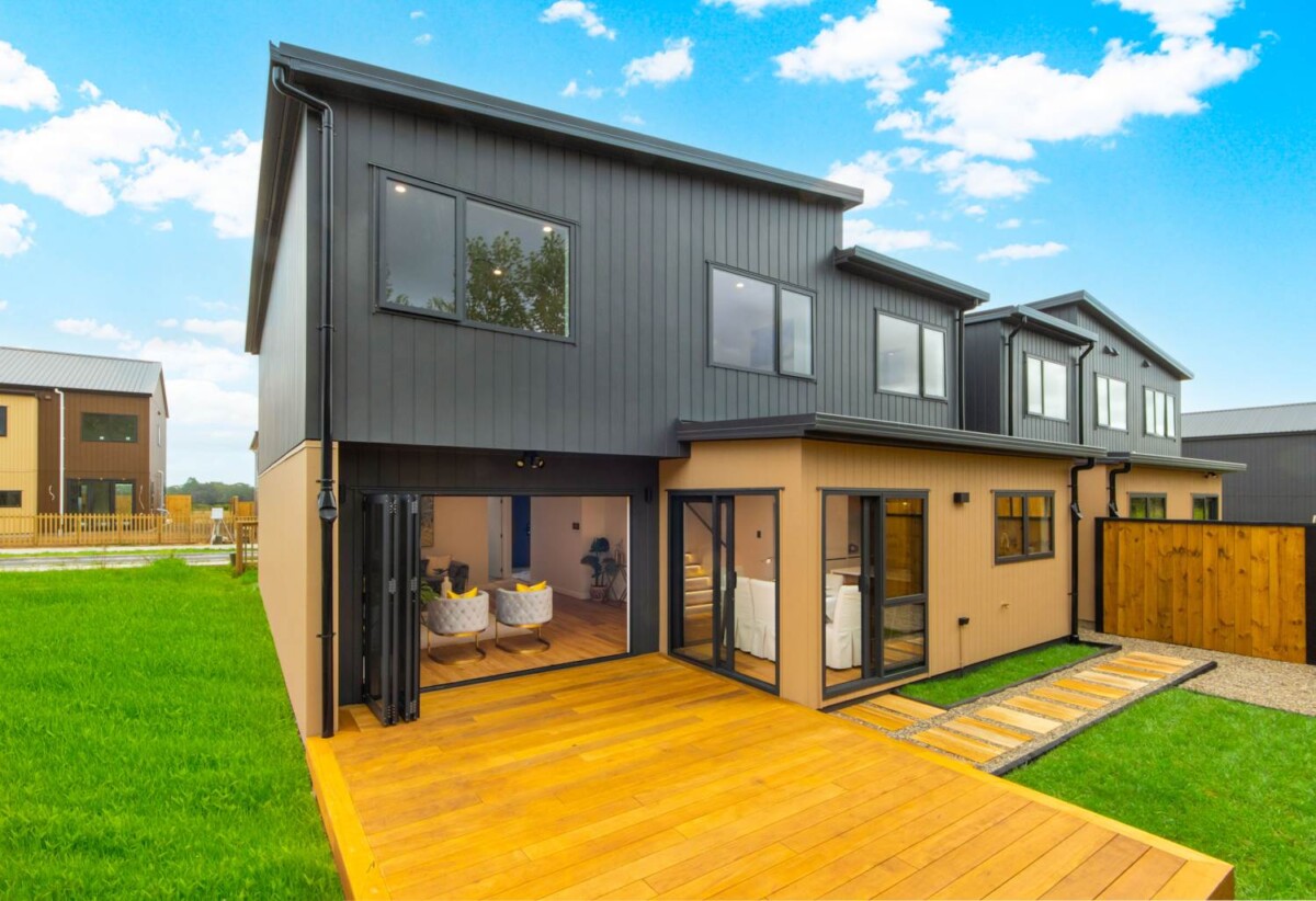 10-Year Master Build Guarantee , 4 beds 3 baths house with garage, bathrooms with underfloor heating , Full air-conditioning system, 0.4 km to Mangapikopiko School, 1.1 km to Rosehill Intermediate, 1.6 km to Rosehill College, 25 Taipahitini Road, Rosehill, Auckland