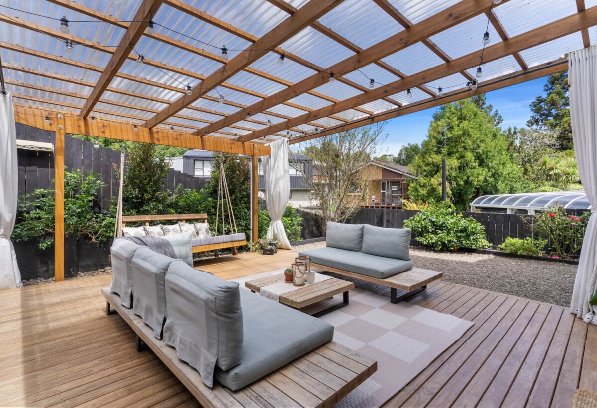 Vendors relocating, Standalone 4 beds + study room 2 baths house with garage and A large covered deck and swing on 224m2 section, close to WestCity Henderson Mall, Sunnyvale Train Station, schools, parks, 0.5 km to Sunnyvale School, 1 km to Bruce McLaren Intermediate School, 1.7 km to Henderson High School, 37 Sunshine Boulevard, Sunnyvale, Auckland