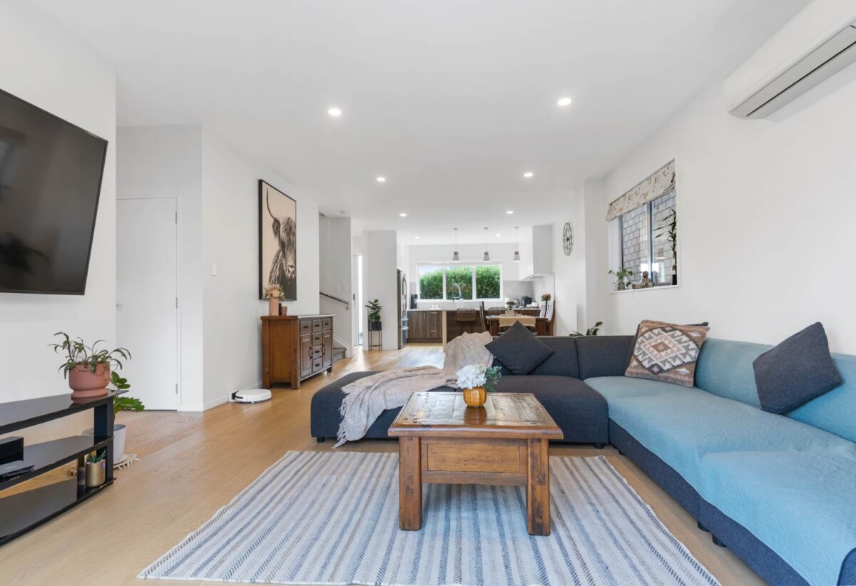 Vendors relocating, Standalone 4 beds + study room 2 baths house with garage and A large covered deck and swing on 224m2 section, close to WestCity Henderson Mall, Sunnyvale Train Station, schools, parks, 0.5 km to Sunnyvale School, 1 km to Bruce McLaren Intermediate School, 1.7 km to Henderson High School, 37 Sunshine Boulevard, Sunnyvale, Auckland