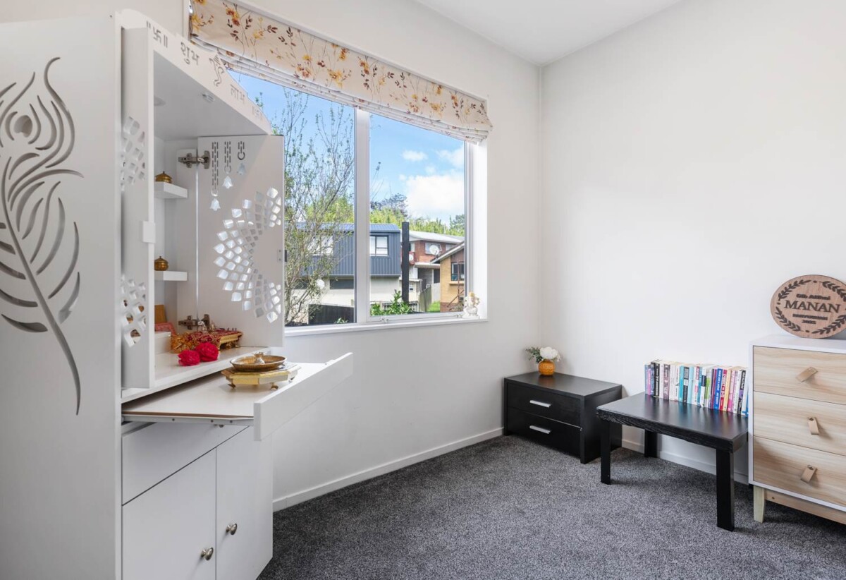 Vendors relocating, Standalone 4 beds + study room 2 baths house with garage and A large covered deck and swing on 224m2 section, close to WestCity Henderson Mall, Sunnyvale Train Station, schools, parks, 0.5 km to Sunnyvale School, 1 km to Bruce McLaren Intermediate School, 1.7 km to Henderson High School, 37 Sunshine Boulevard, Sunnyvale, Auckland