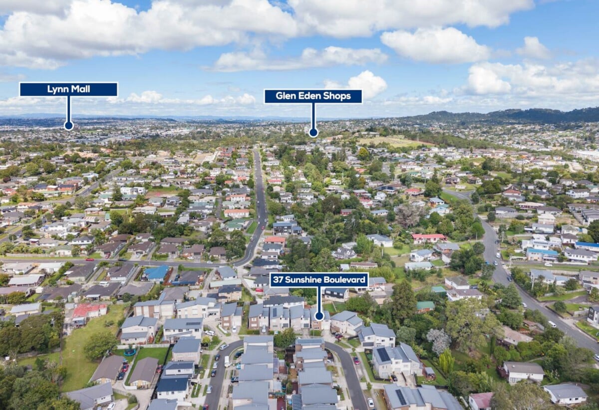 Vendors relocating, Standalone 4 beds + study room 2 baths house with garage and A large covered deck and swing on 224m2 section, close to WestCity Henderson Mall, Sunnyvale Train Station, schools, parks, 0.5 km to Sunnyvale School, 1 km to Bruce McLaren Intermediate School, 1.7 km to Henderson High School, 37 Sunshine Boulevard, Sunnyvale, Auckland