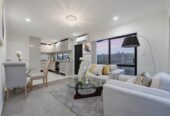 Move-in ready, Freehold 4 beds 2.5 baths home with garage, 0.9 km to Papatoetoe Central School and Papatoetoe Intermediate, 1.3 km to Papatoetoe High School, 23A Motatau Road, Papatoetoe, Auckland