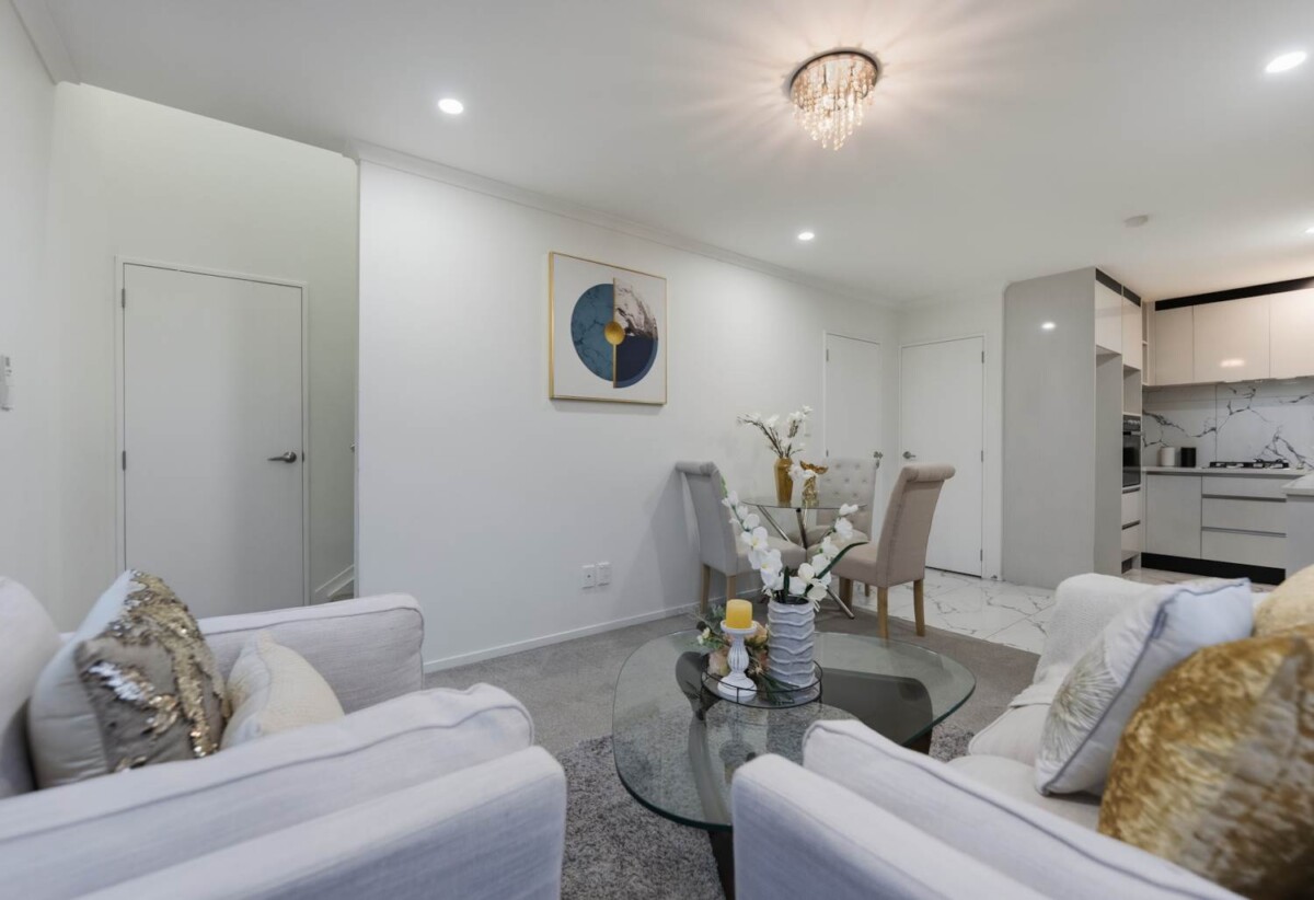 Move-in ready, Freehold 4 beds 2.5 baths home with garage, 0.9 km to Papatoetoe Central School and Papatoetoe Intermediate, 1.3 km to Papatoetoe High School, 23A Motatau Road, Papatoetoe, Auckland