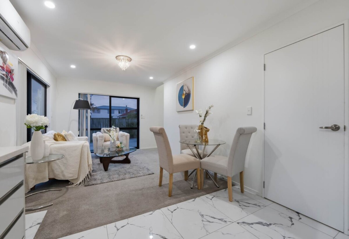 Move-in ready, Freehold 4 beds 2.5 baths home with garage, 0.9 km to Papatoetoe Central School and Papatoetoe Intermediate, 1.3 km to Papatoetoe High School, 23A Motatau Road, Papatoetoe, Auckland