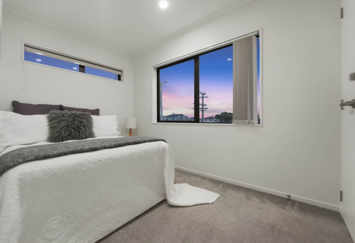 Move-in ready, Freehold 4 beds 2.5 baths home with garage, 0.9 km to Papatoetoe Central School and Papatoetoe Intermediate, 1.3 km to Papatoetoe High School, 23A Motatau Road, Papatoetoe, Auckland