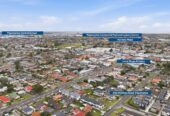Move-in ready, Freehold 4 beds 2.5 baths home with garage, 0.9 km to Papatoetoe Central School and Papatoetoe Intermediate, 1.3 km to Papatoetoe High School, 23A Motatau Road, Papatoetoe, Auckland