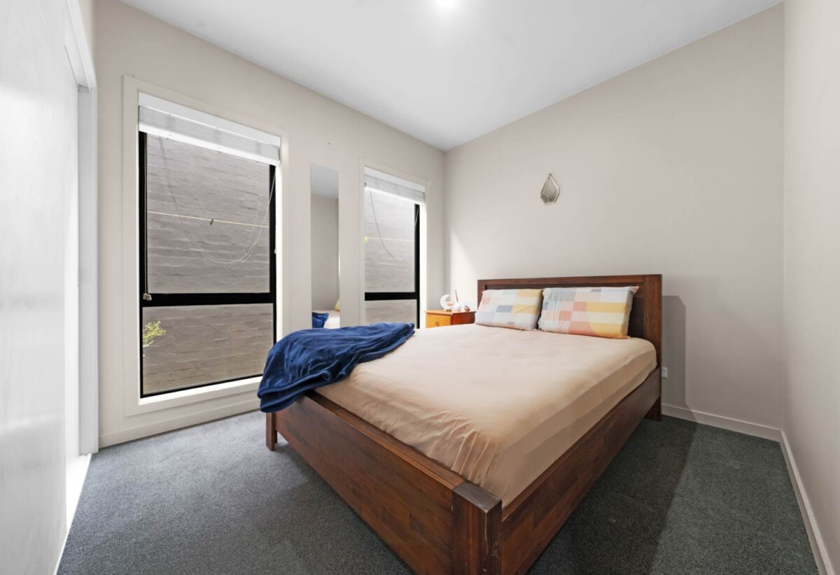 Standalone 2 beds 2 baths house on 211m2 section, Converted integrated garage – ideal third bedroom (currently used as 3rd bedroom which is carpeted & insulated) plus separate storage, close to schools, park, South Gate Shopping Centre, 17 Liberation Road, Papakura, Auckland