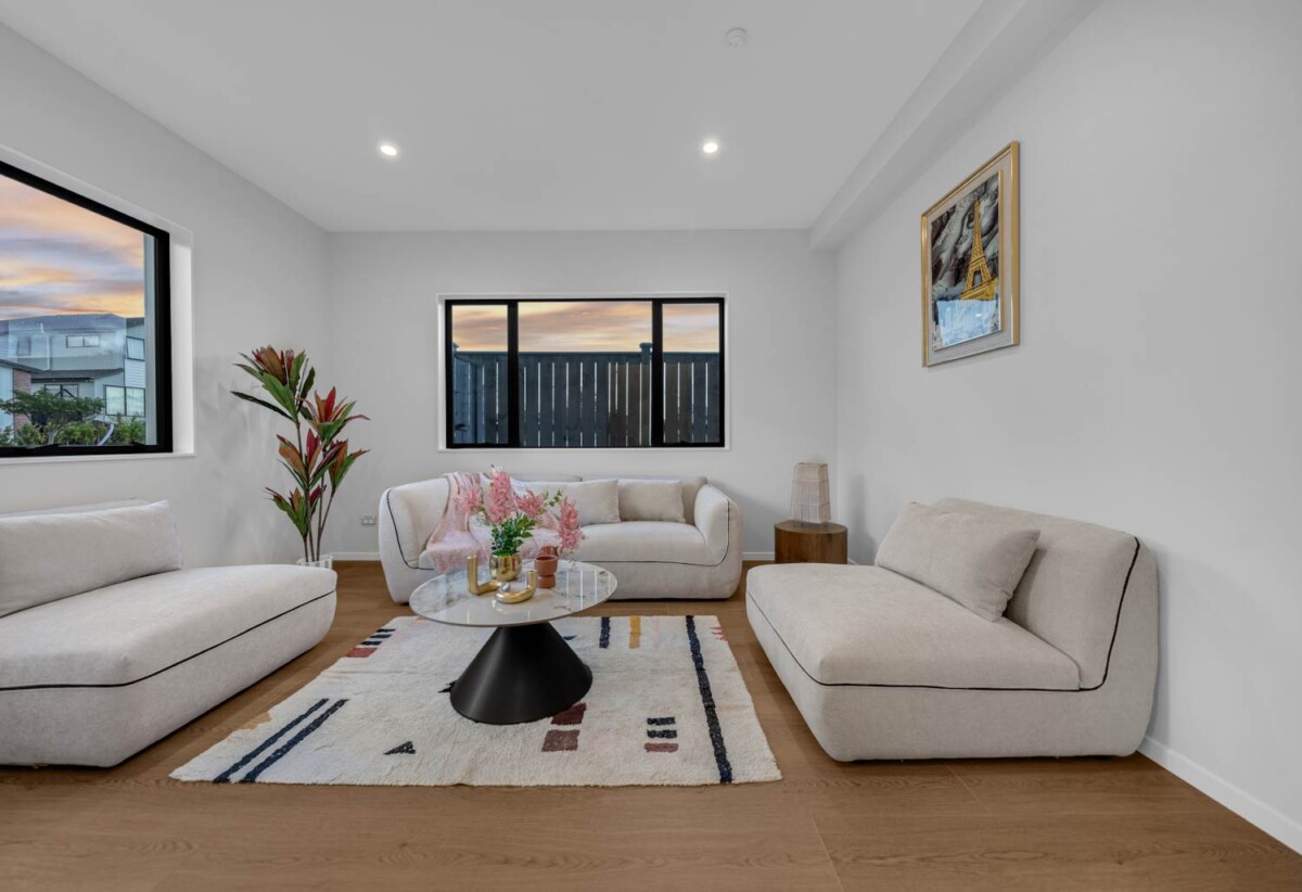 Brandnew 7 beds 6.5 baths house with double garage and 2 beds granny, 5 ensuites, 0.4 km to Mangapikopiko School, 1.6 km to Rosehill Intermediate, 1.8 km to Rosehill College, 5 Pineview Drive, Karaka, Auckland