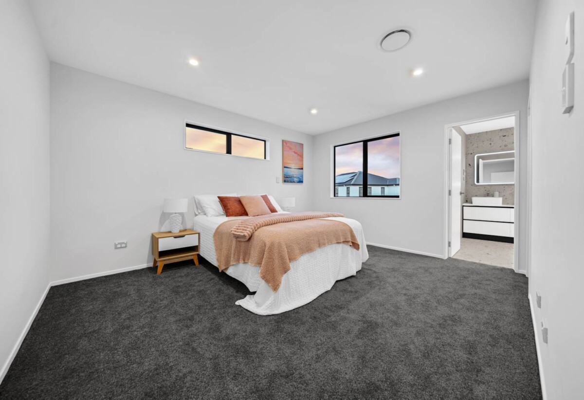 Brandnew 7 beds 6.5 baths house with double garage and 2 beds granny, 5 ensuites, 0.4 km to Mangapikopiko School, 1.6 km to Rosehill Intermediate, 1.8 km to Rosehill College, 5 Pineview Drive, Karaka, Auckland
