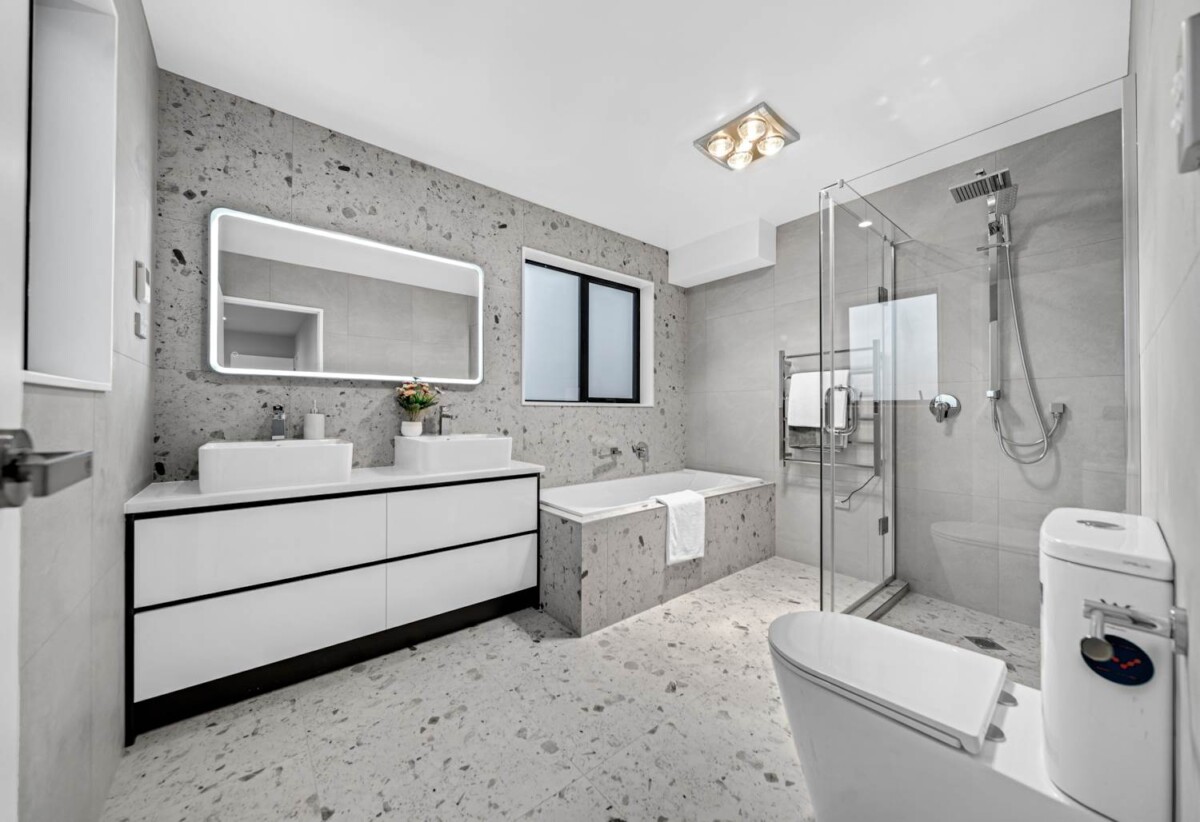 Brandnew 7 beds 6.5 baths house with double garage and 2 beds granny, 5 ensuites, 0.4 km to Mangapikopiko School, 1.6 km to Rosehill Intermediate, 1.8 km to Rosehill College, 5 Pineview Drive, Karaka, Auckland
