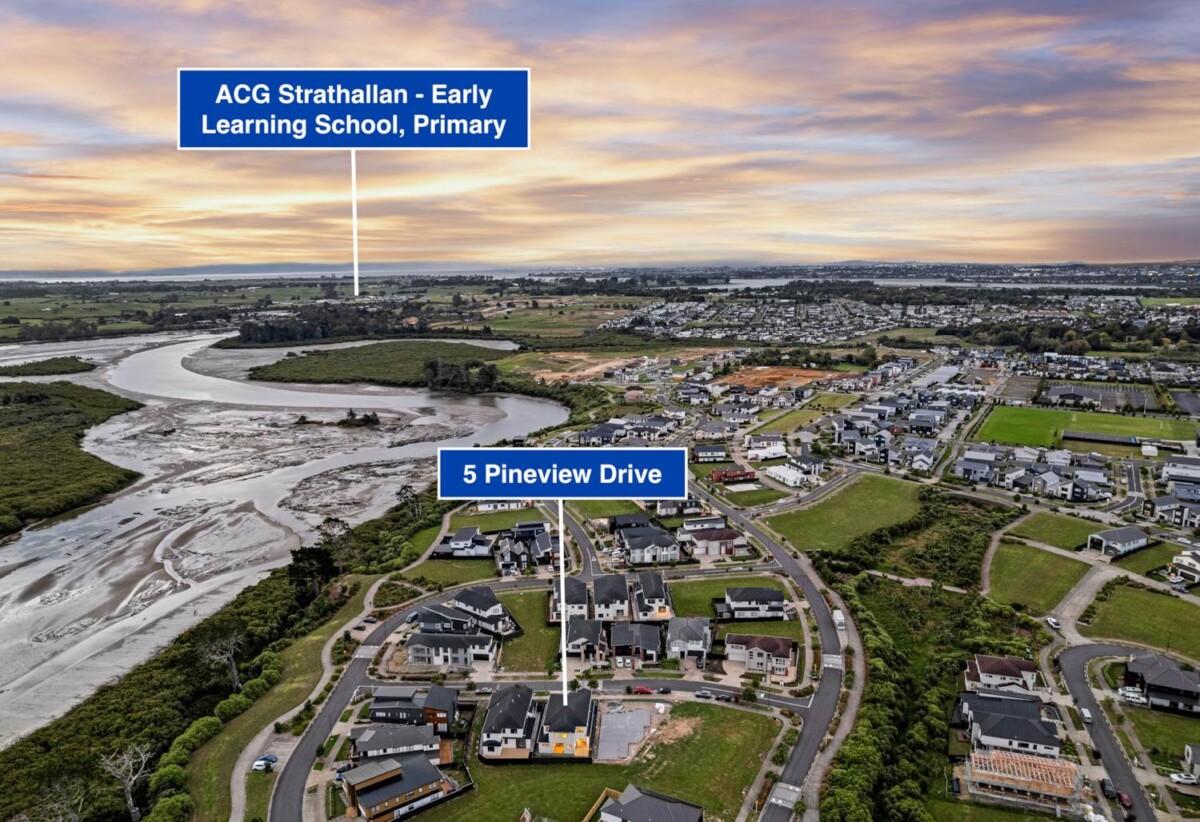 Brandnew 7 beds 6.5 baths house with double garage and 2 beds granny, 5 ensuites, 0.4 km to Mangapikopiko School, 1.6 km to Rosehill Intermediate, 1.8 km to Rosehill College, 5 Pineview Drive, Karaka, Auckland