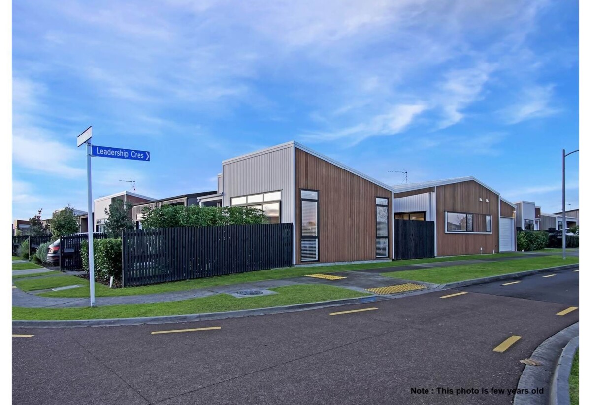 Standalone 2 beds 2 baths house on 211m2 section, Converted integrated garage – ideal third bedroom (currently used as 3rd bedroom which is carpeted & insulated) plus separate storage, close to schools, park, South Gate Shopping Centre, 17 Liberation Road, Papakura, Auckland