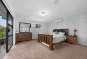 Brick and tile 4 beds 2.5 baths house with garage on 766m2 section, with 2 standalone big storage rooms, 0.6 km to Conifer Grove School, 7 Zenith Place, Conifer Grove, Auckland