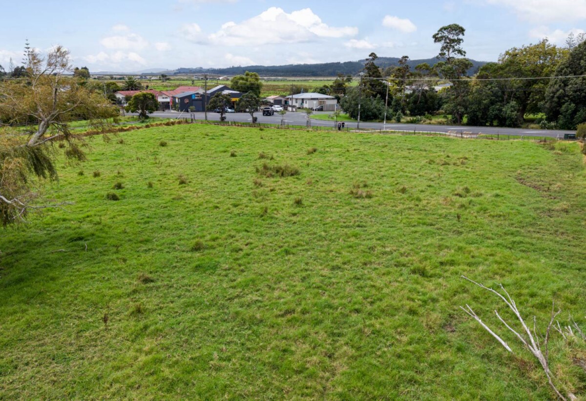 MORTGAGEE SALE, 4047m2 section, Business Neighbourhood Centre Zone, encompasses a range of uses subject to Council Consent, including terraced housing, accommodation or motel use, offices, and commercial or retail spaces, 0.5 km to Parakai School, 187 Parkhurst Road, Parakai, Auckland