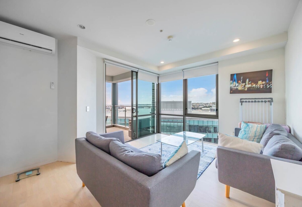 Auckland Girls’ Grammar School zone, 77m2 LEASEHOLD 1 bed + 1 study (which can be used as a second bedroom) 1 bath 1 car park apartment with sea views, move-in ready, 1210/30 Beach Road, City Centre, Auckland