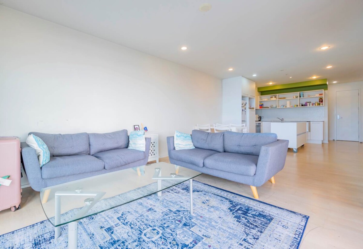 Auckland Girls’ Grammar School zone, 77m2 LEASEHOLD 1 bed + 1 study (which can be used as a second bedroom) 1 bath 1 car park apartment with sea views, move-in ready, 1210/30 Beach Road, City Centre, Auckland