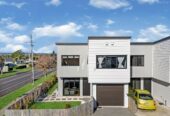 Must sell, 3 beds 2.5 baths home with garage, Road Frontage, Close to schools, parks & local shops, 0.2 km to Leabank School and James Cook High School, 1.4 km to Manurewa Intermediate, 1/65 Friedlanders Road, Manurewa, Auckland
