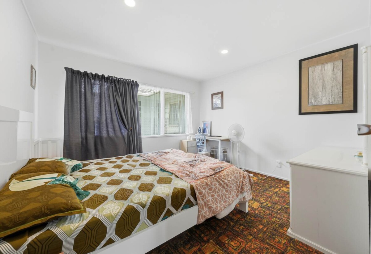 Dual-Income, Brick and tile 2 x 2 beds 1 baths with garage on 693m2 section, The property delivers a strong net rental return of approximately $1,100 per week, close to schools, shops, shopping centres, motorway access, 1 km to Papatoetoe East School and Papatoetoe High School, 14 Meadowcourt Drive, Manukau, Auckland