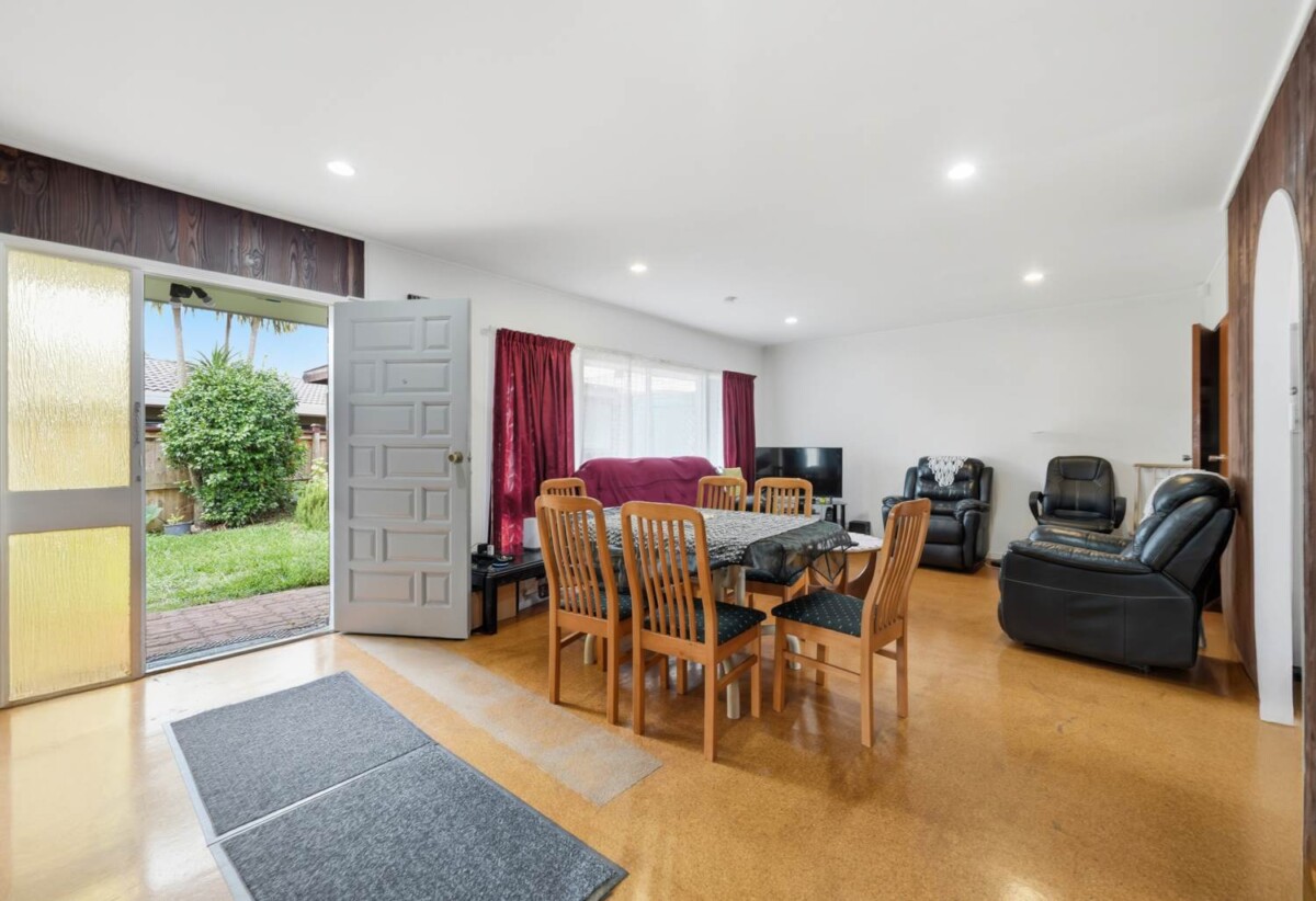 Dual-Income, Brick and tile 2 x 2 beds 1 baths with garage on 693m2 section, The property delivers a strong net rental return of approximately $1,100 per week, close to schools, shops, shopping centres, motorway access, 1 km to Papatoetoe East School and Papatoetoe High School, 14 Meadowcourt Drive, Manukau, Auckland