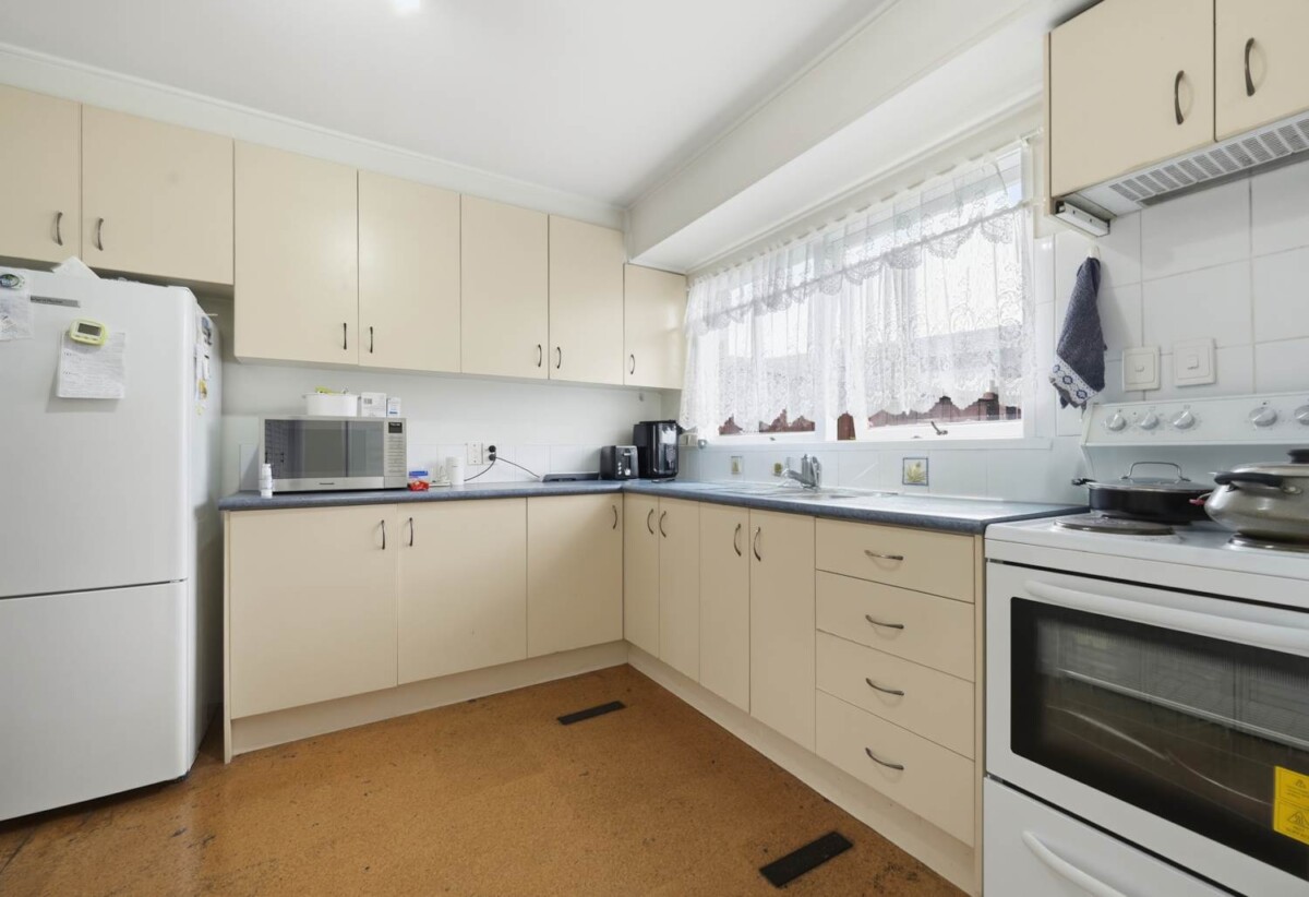 Dual-Income, Brick and tile 2 x 2 beds 1 baths with garage on 693m2 section, The property delivers a strong net rental return of approximately $1,100 per week, close to schools, shops, shopping centres, motorway access, 1 km to Papatoetoe East School and Papatoetoe High School, 14 Meadowcourt Drive, Manukau, Auckland