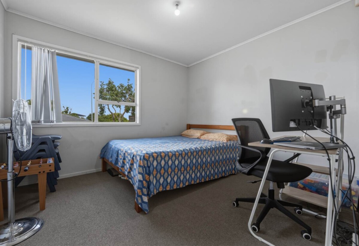 Macleans College zone, 5 beds 2 baths Legal home & income opposite BBI on 607m2 section, 0.1 km to Bucklands Beach Intermediate, 0.3 km to Macleans College, 0.6 km to Macleans Primary School, 272 Bucklands Beach Road, Bucklands Beach, Auckland