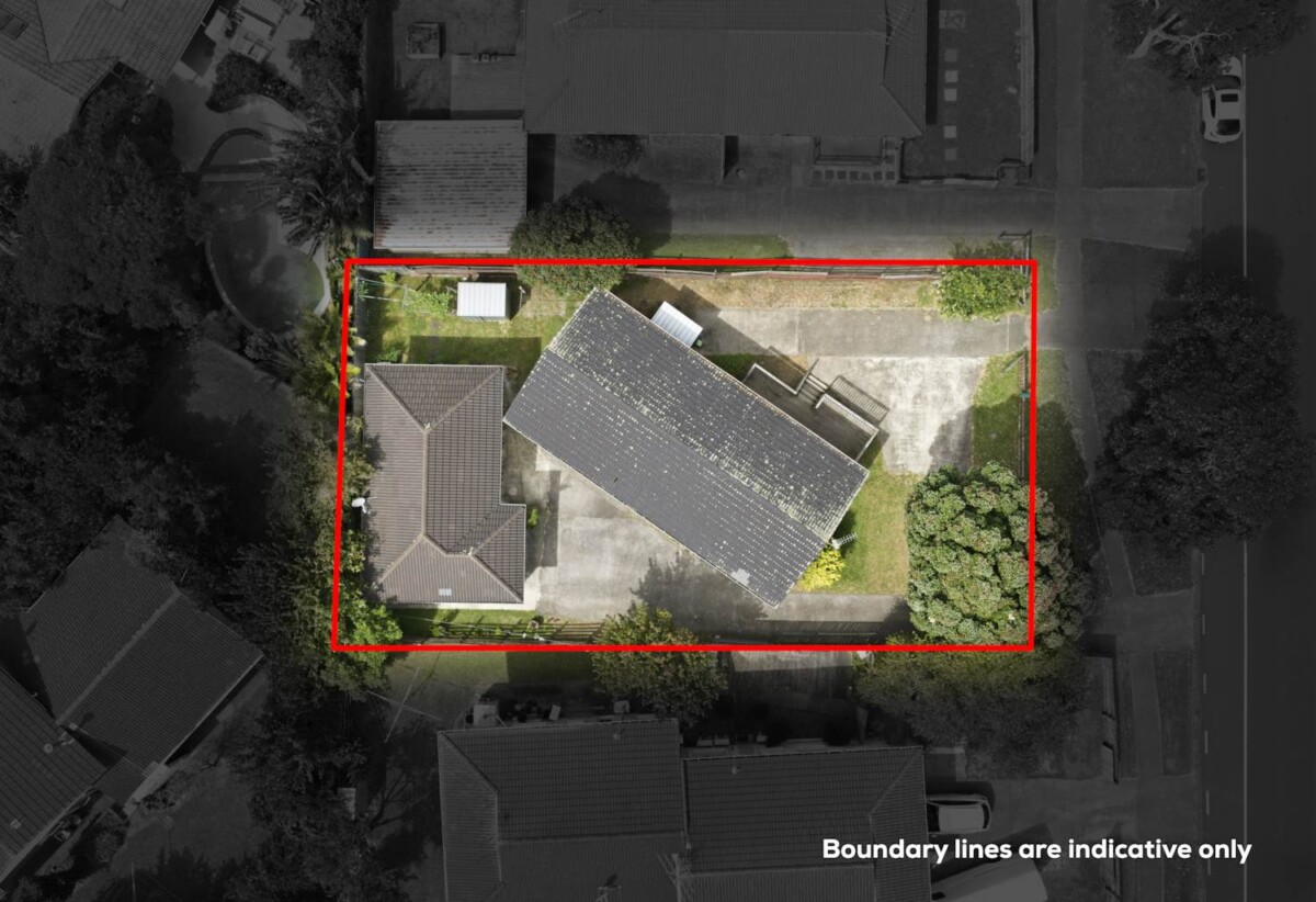 Macleans College zone, 5 beds 2 baths Legal home & income opposite BBI on 607m2 section, 0.1 km to Bucklands Beach Intermediate, 0.3 km to Macleans College, 0.6 km to Macleans Primary School, 272 Bucklands Beach Road, Bucklands Beach, Auckland