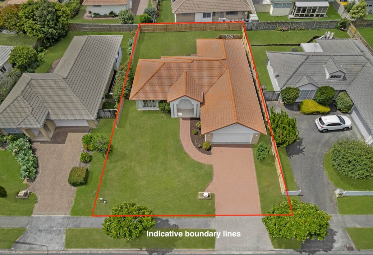 4 beds 2 baths house with double garage on 668m2 section, close to schools, shopping centres, golf club, 0.7 km to Botany Downs School, 1.9 km to Somerville Intermediate School, 2.2 km to Howick College, 108 Millhouse Drive, Northpark, Auckland