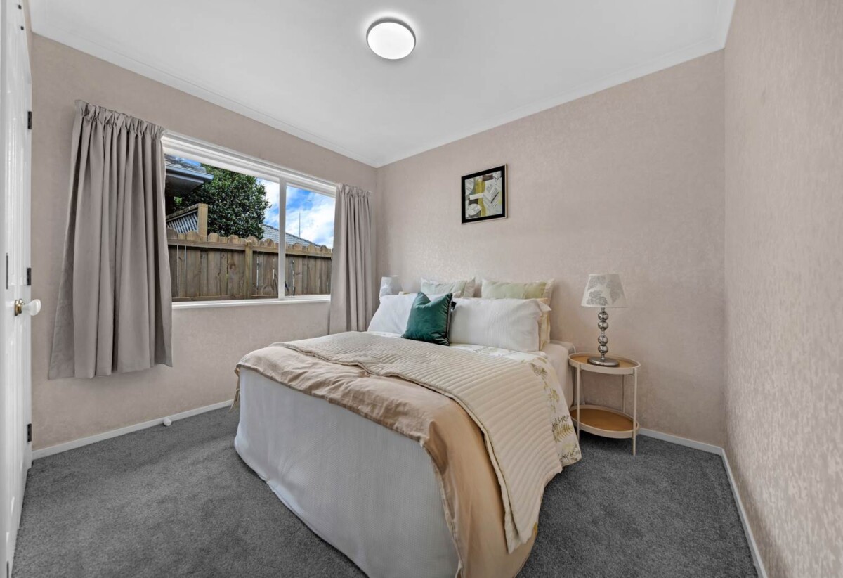 4 beds 2 baths house with double garage on 668m2 section, close to schools, shopping centres, golf club, 0.7 km to Botany Downs School, 1.9 km to Somerville Intermediate School, 2.2 km to Howick College, 108 Millhouse Drive, Northpark, Auckland