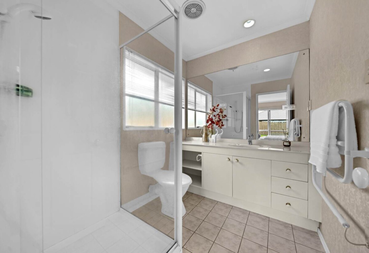 4 beds 2 baths house with double garage on 668m2 section, close to schools, shopping centres, golf club, 0.7 km to Botany Downs School, 1.9 km to Somerville Intermediate School, 2.2 km to Howick College, 108 Millhouse Drive, Northpark, Auckland