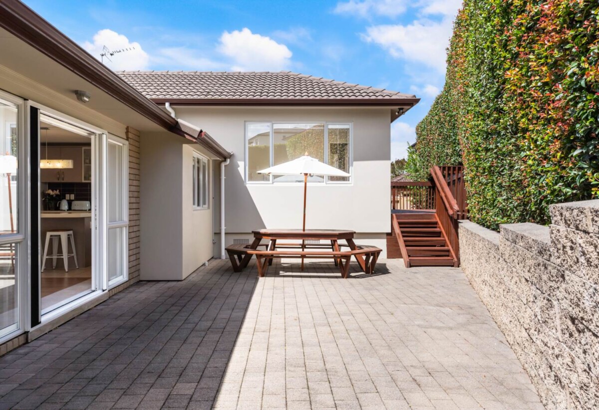 4 beds 2 baths house with double garage on 492m2 section, 0.5 km to Mission Heights Primary School, 0.7 km to Mission Heights Junior College, 1.5 km to Ormiston Senior College, 2 Leburn Crescent, Flat Bush, Auckland